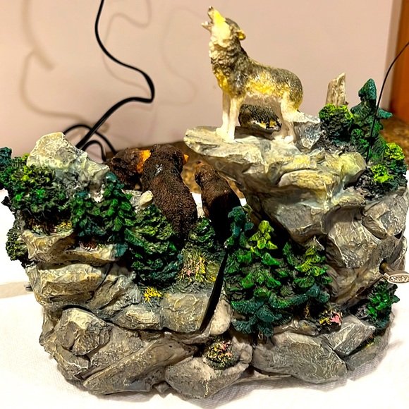 Classic Treasures. Vintage. Musical Bears and Wolves Water Fountain. Rare. - Picture 9 of 9